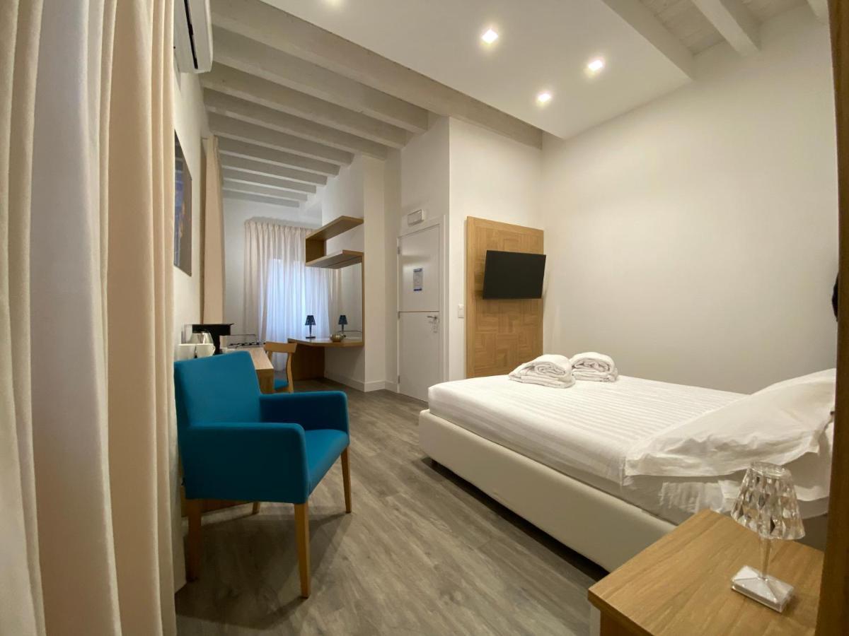Star Suite Tarento Exterior foto